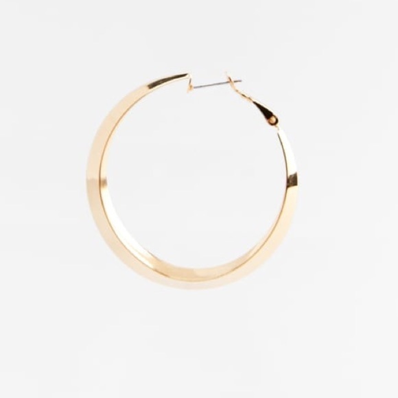 NWT. Zara Golden Metal Rings Hoop Earrings. - Picture 4 of 8
